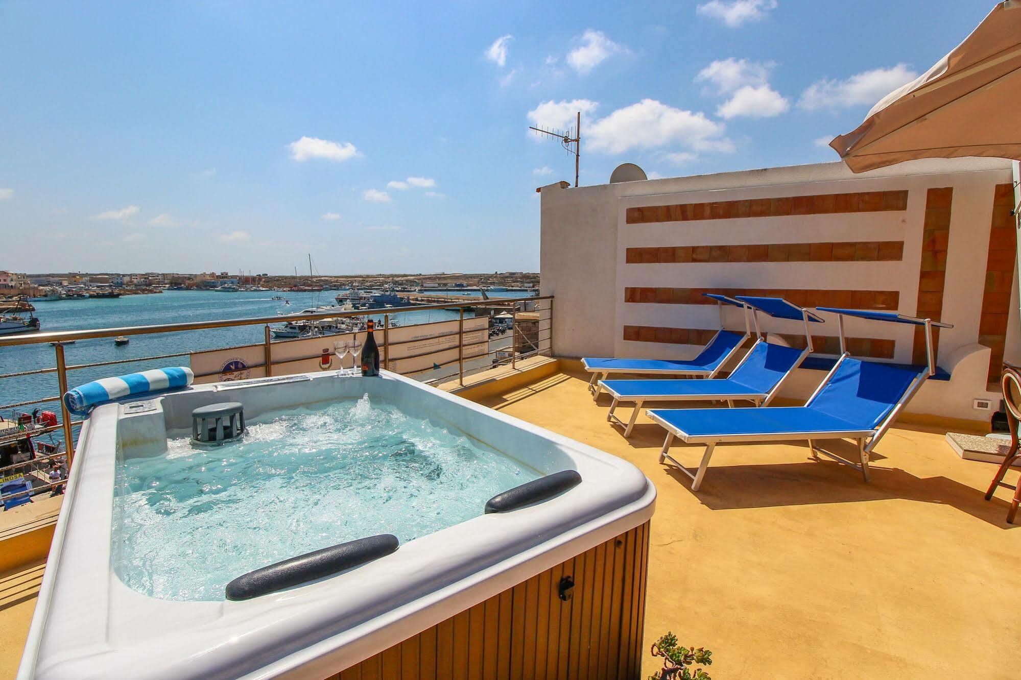 Hotel Paladini Di Francia ลัมเปดูซา ภายนอก รูปภาพ